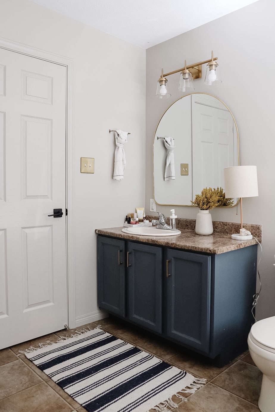 7 Easy Bathroom Ideas to Do Yourself when you can't Afford a Remodel