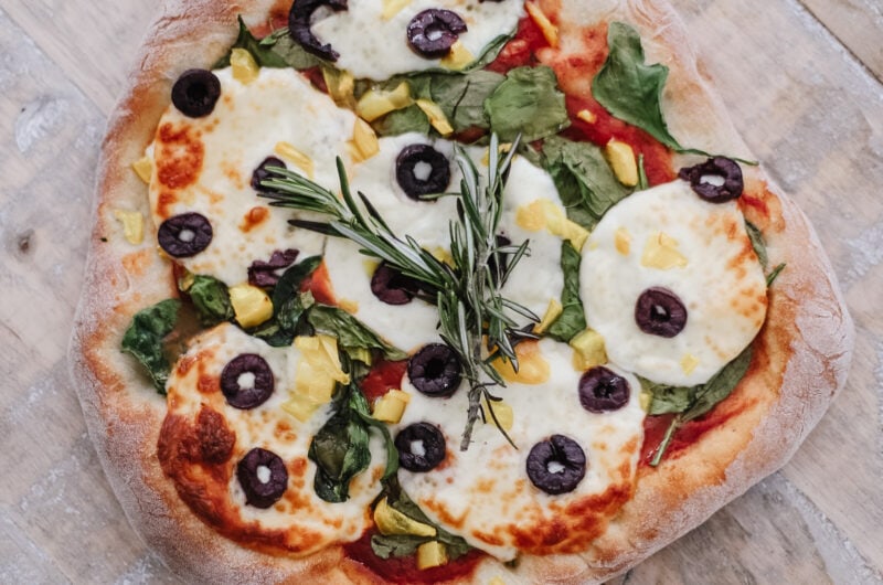 The 15-Minute Pizza Recipe Your Guests Will Love!