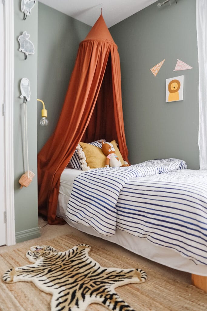 Canopy in kids bed