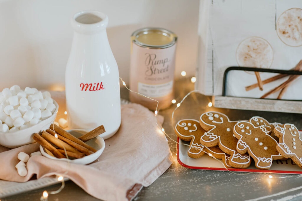 10 Tips for Hosting a Gingerbread Decorating Party