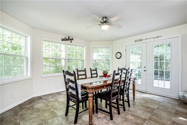 builder grade dining room