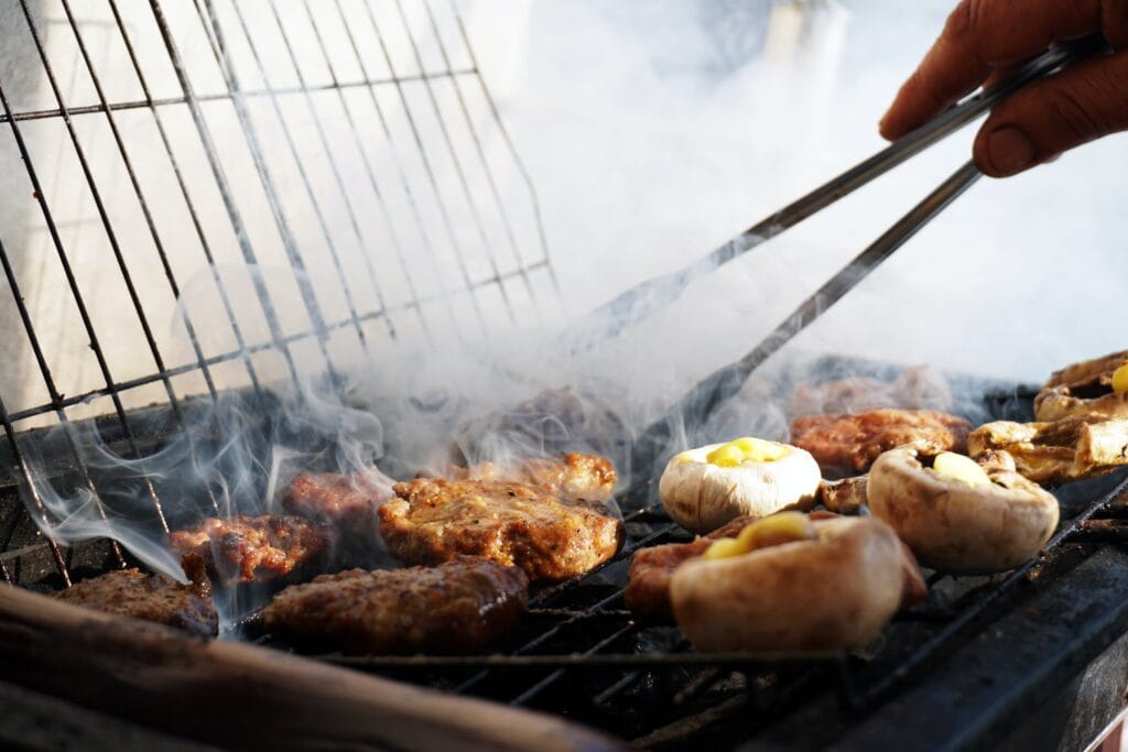 how to clean a rusted bbq grill