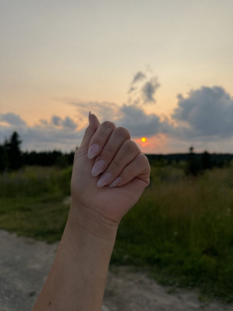 acetone vs alcohol for nails